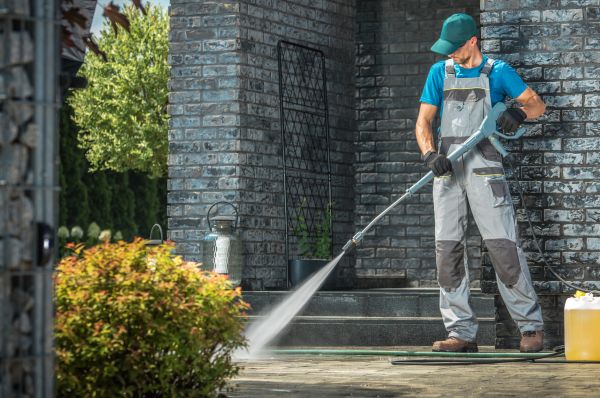Cost of Outside House Cleaning in Kent