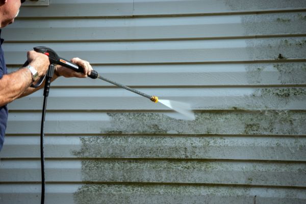 Cost of Vinyl Siding Power Washing in Kent