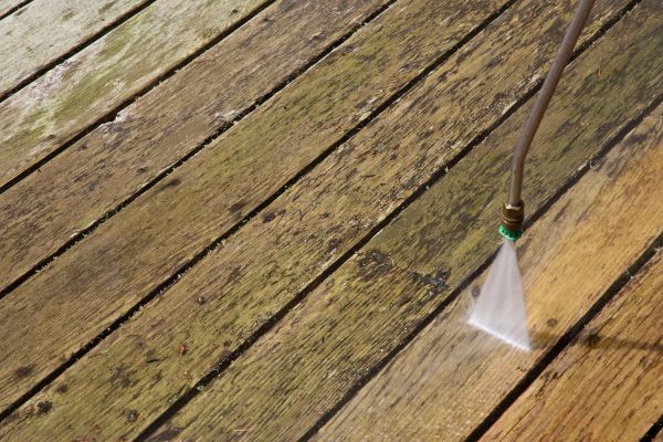 Cost of Deck Mold Removal in Kent